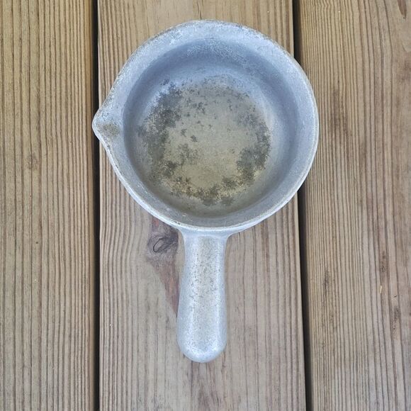 Vintage pewter melting pot - Picture 3 of 9